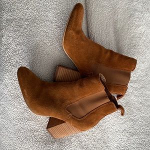 CAMEL SUEDE STEVE MADDEN BOOTIES SIZE 7